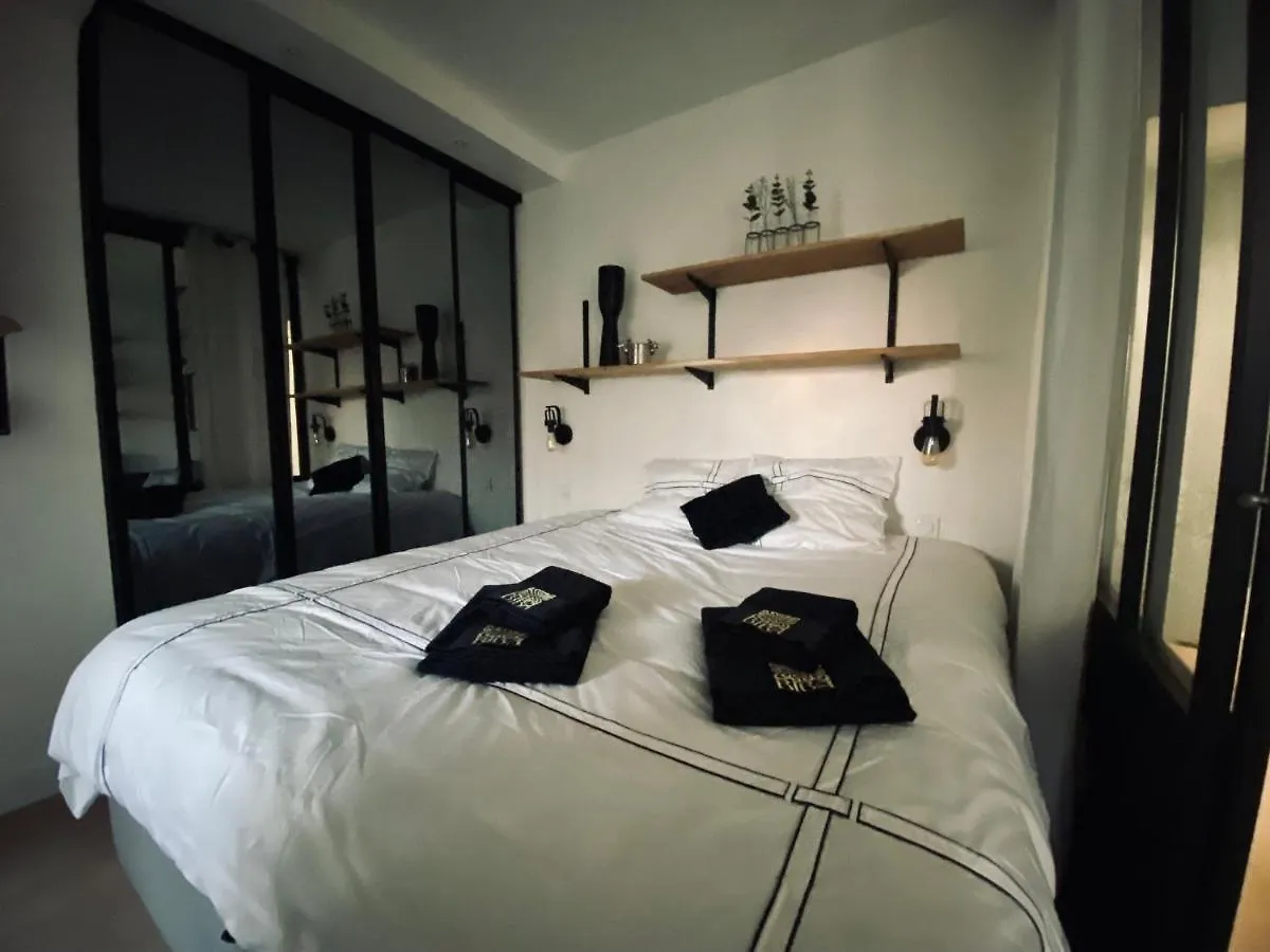 New, Appartement Au Calme, Balcon Sur Parc Prive 0*, Paris France
